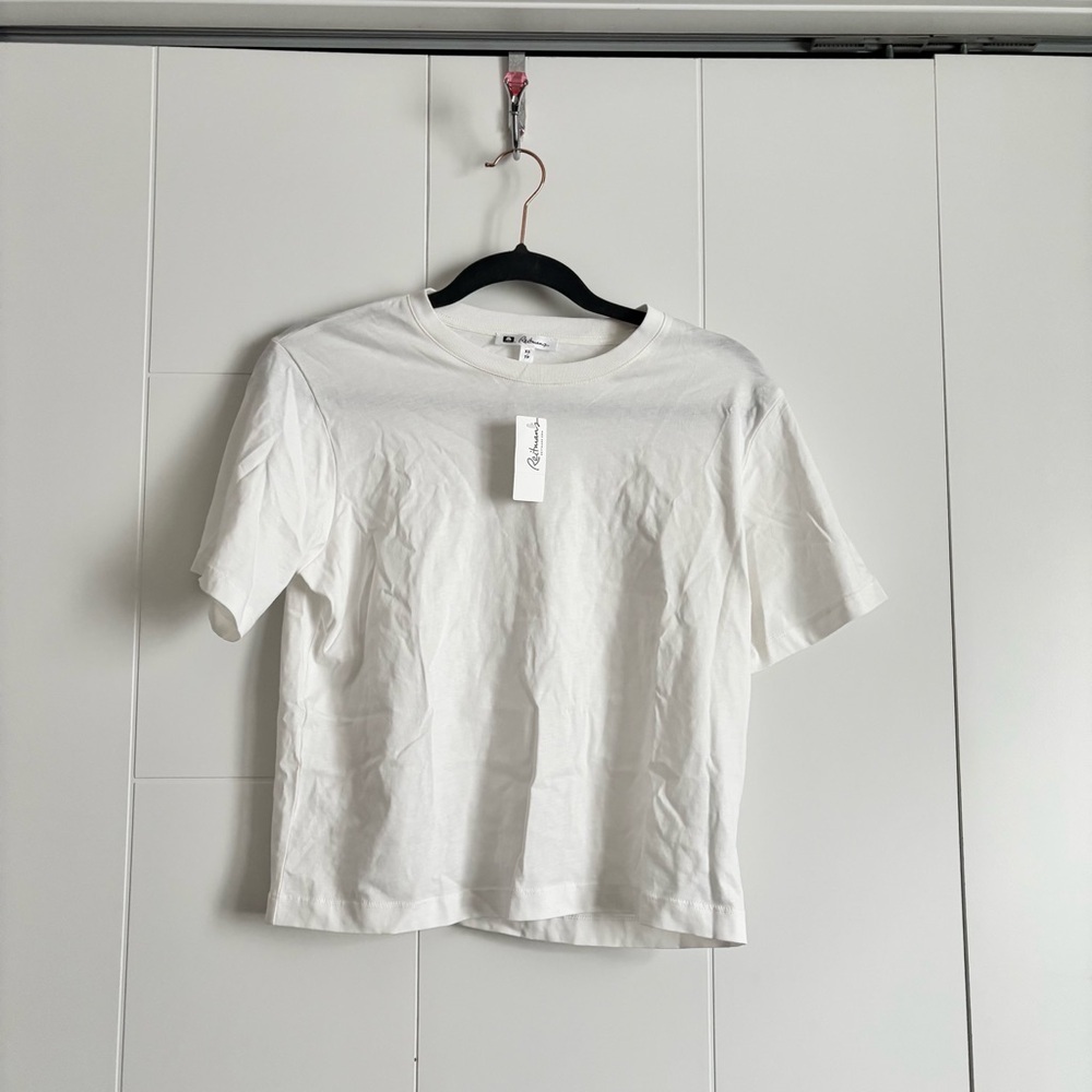 3/$25 Reitmans Boxy White Short Sleeve T-Shirt - Picture 1 of 3